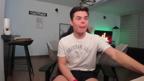 Snapshot of alejoo_twink chatting on 2, 3, 2025 ONLYFANS Alejoo twink online show from 2, 3, 2025