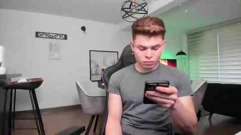 Snapshot of alejoo_twink chatting on 5, 3, 2025 ONLYFANS Alejoo twink online show from 5, 3, 2025