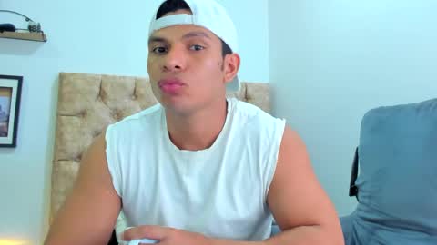 Snapshot of alejostrong chatting on 17, 9, 2025 alejostrong online show from 17, 9, 2025