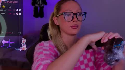 Snapshot of aleksacandy chatting on 11, 11, 2025 aleksacandy online show from 11, 11, 2025