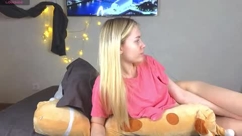 Snapshot of alena_hot_sex chatting on 25, 11, 2025 Alena online show from 25, 11, 2025