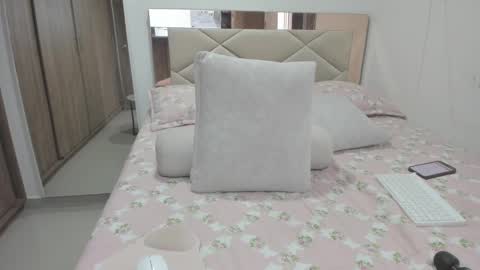 Alessa Moreno online show from 8, 10, 2025