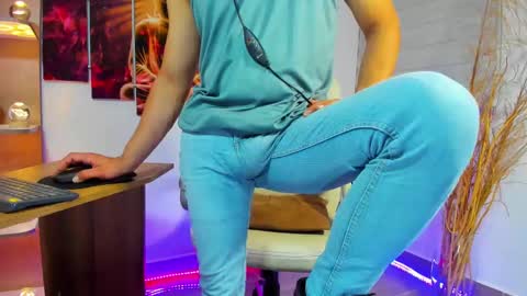 ALESSANDRO  WYE online show from 8, 1, 2025