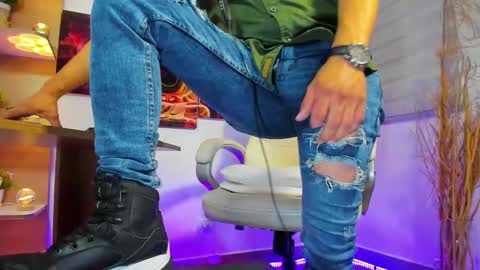 ALESSANDRO  WYE online show from 20, 1, 2025