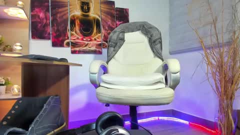 ALESSANDRO  WYE online show from 6, 2, 2025