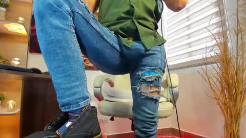 ALESSANDRO  WYE online show from 19, 2, 2025