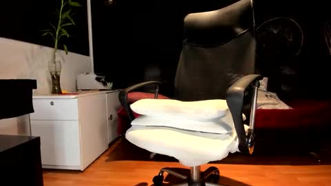 ALESSANDRO  WYE online show from 4, 11, 2025