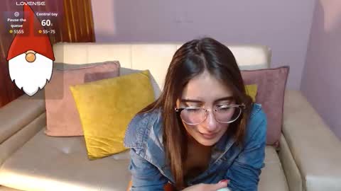 Snapshot of alessia_moore chatting on 17, 12, 2025 Alessia online show from 17, 12, 2025