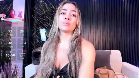 Snapshot of alessia_taylorr chatting on 14, 10, 2025 Alessia Everyday From 0530 to 1430 Col Time online show from 14, 10, 2025