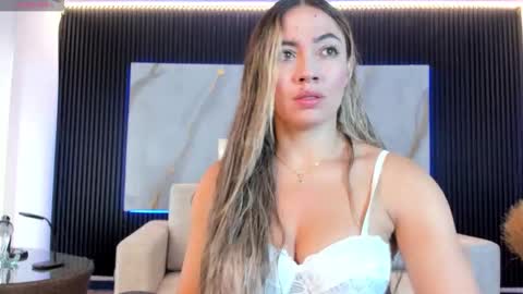 Snapshot of alessia_taylorr chatting on 8, 11, 2025 Alessia Everyday From 0530 to 1430 Col Time online show from 8, 11, 2025