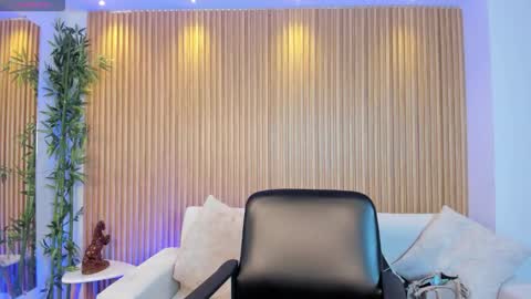 Alessia  Everyday From 0530 to 1430 Col Time online show from 11, 11, 2025