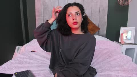 alessiia__ online show from 28, 10, 2025