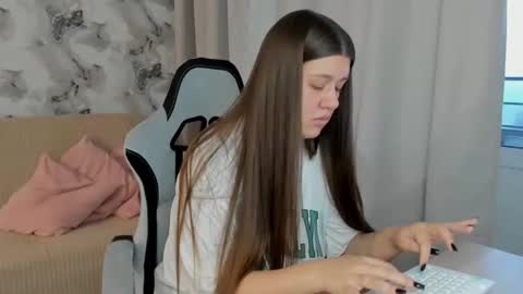 Aletta Oushen online show from 8, 10, 2025