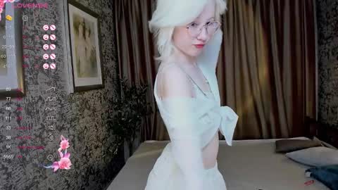 Lola online show from 10, 10, 2025