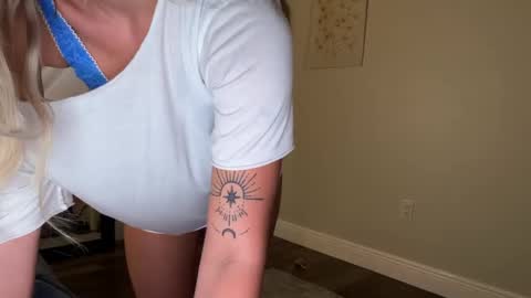 Snapshot of alex499990 chatting on 23, 11, 2025 alex online show from 23, 11, 2025