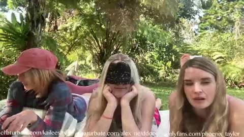 Snapshot of alex_nextdoor chatting on 4, 3, 2025 Alex online show from 4, 3, 2025