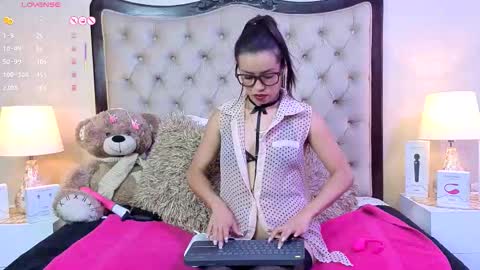 Aleza Starck online show from 15, 10, 2025