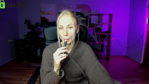 Alexa Woods online show from 5, 10, 2025