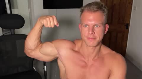 Snapshot of alexandersteelmuscle chatting on 18, 10, 2025 Alexander Steel online show from 18, 10, 2025