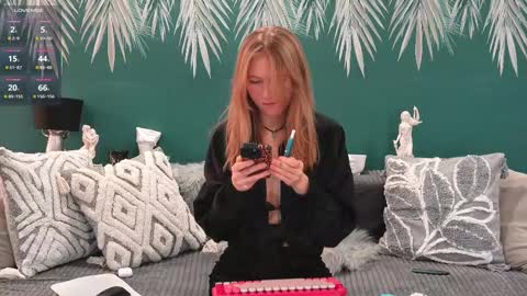 Alexandra Demore online show from 1, 3, 2025