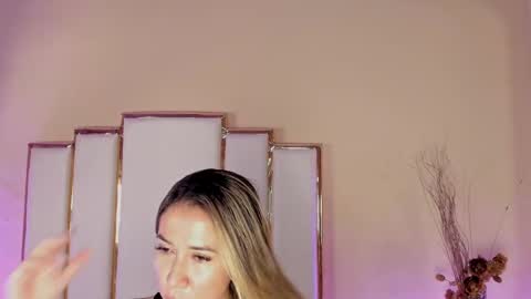 alexandraa_gomez online show from 16, 9, 2025