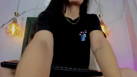 Snapshot of alexavans chatting on 12, 11, 2025 online show from 12, 11, 2025