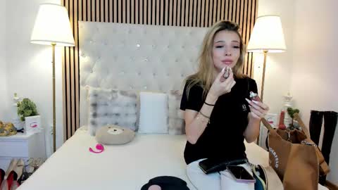 Alexia Sara online show from 21, 11, 2025