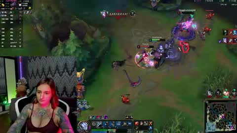 Snapshot of alexracc00n chatting on 15, 10, 2025 Alex online show from 15, 10, 2025