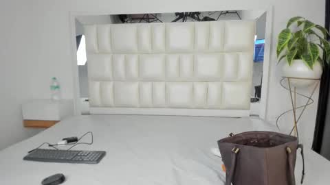 Snapshot of alhana_pulidoo chatting on 15, 12, 2025 Alhana online show from 15, 12, 2025