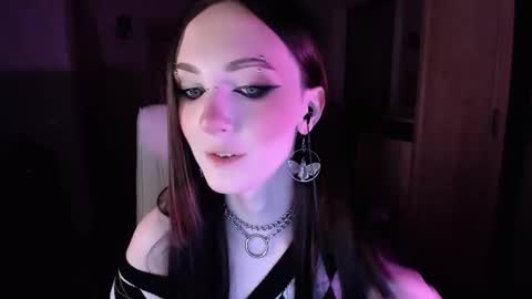 Alice Aris online show from 13, 9, 2025