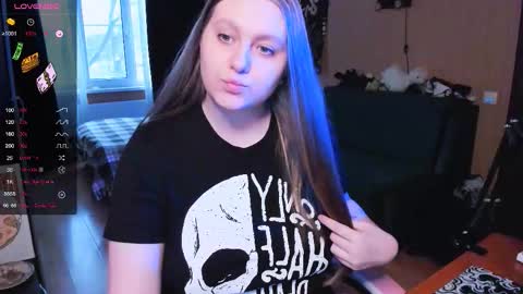 Snapshot of alice_dreamgirl_ chatting on 25, 11, 2025 Alice 3 online show from 25, 11, 2025