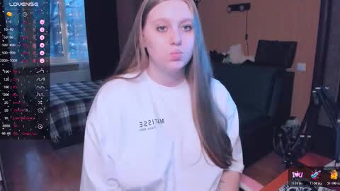 Snapshot of alice_dreamgirl_ chatting on 28, 11, 2025 Alice 3 online show from 28, 11, 2025