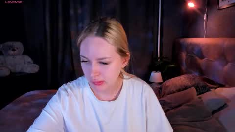 Snapshot of alice_elf chatting on 25, 9, 2025 Alice online show from 25, 9, 2025