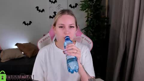 Snapshot of alice_elf chatting on 31, 10, 2025 Alice online show from 31, 10, 2025