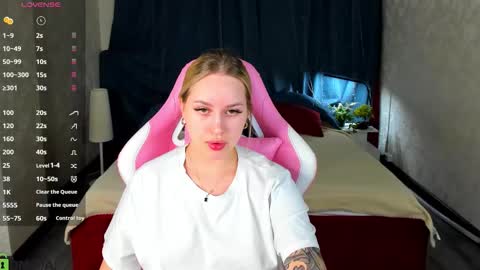 Snapshot of alice_elf chatting on 5, 11, 2025 Alice online show from 5, 11, 2025