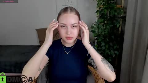 Snapshot of alice_elf chatting on 19, 11, 2025 Alice online show from 19, 11, 2025