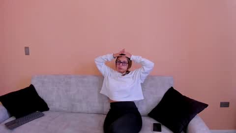 alice_emmett online show from 4, 10, 2025