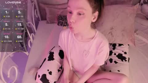 Snapshot of alice_kinky_girl chatting on 13, 3, 2026 Alice online show from 13, 3, 2026