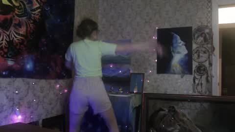 Snapshot of alice_peach chatting on 22, 10, 2025 bigclit daddy squirt bigdildo fit online show from 22, 10, 2025