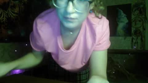 Snapshot of alice_peach chatting on 24, 10, 2025 bigclit daddy squirt bigdildo fit online show from 24, 10, 2025