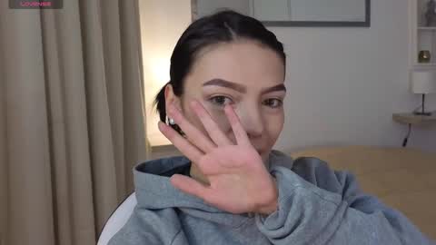Snapshot of alice_steffen chatting on 1, 10, 2025 evedam online show from 1, 10, 2025