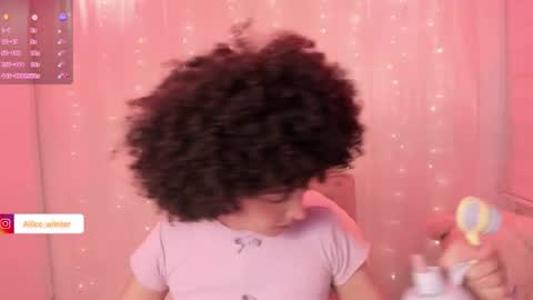 Snapshot of alice_wiinter chatting on 17, 11, 2025 Alice online show from 17, 11, 2025