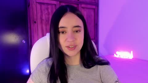 Snapshot of alicee_2 chatting on 21, 1, 2025 Aliceee .. 97YP9VWGZHrefnav wishlist lists 1 online show from 21, 1, 2025