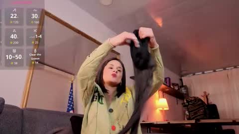 Snapshot of alicee_milf_ chatting on 8, 10, 2025 Aleja online show from 8, 10, 2025