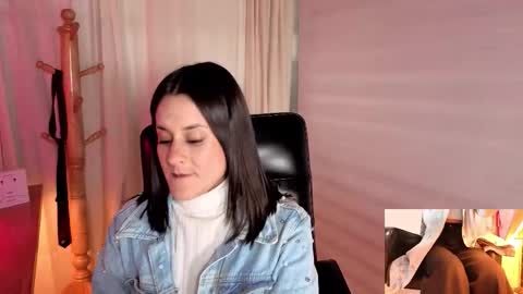 Snapshot of alicee_milf_ chatting on 22, 10, 2025 Aleja online show from 22, 10, 2025