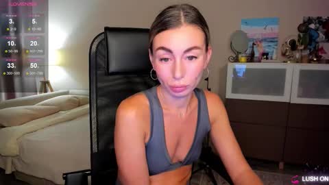 Snapshot of aliceevan chatting on 21, 11, 2025 Daniella online show from 21, 11, 2025