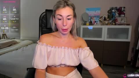 Snapshot of aliceevan chatting on 15, 12, 2025 Daniella online show from 15, 12, 2025