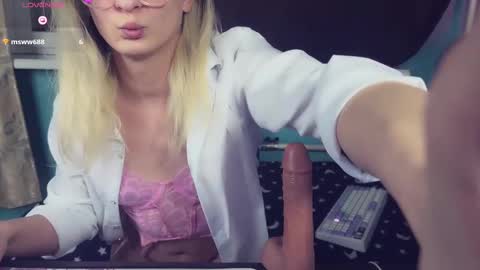 AlicePinkhead online show from 19, 2, 2025