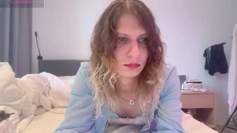 Snapshot of alicepinkhead chatting on 4, 11, 2025 AlicePinkhead online show from 4, 11, 2025