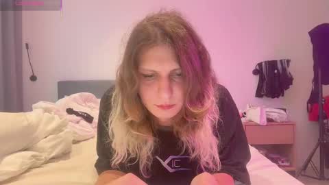Snapshot of alicepinkhead chatting on 10, 11, 2025 AlicePinkhead online show from 10, 11, 2025